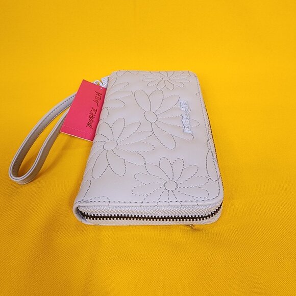 Betsey Johnson Blue Quilted Daisy Flower Spring Wallet Wristlet Zip Around NEW - Picture 8 of 12